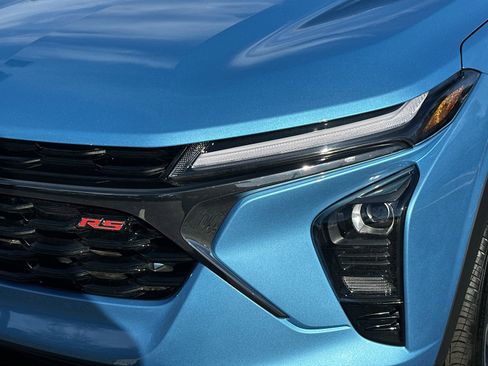 Certified 2025 Chevrolet Trax RS image 11