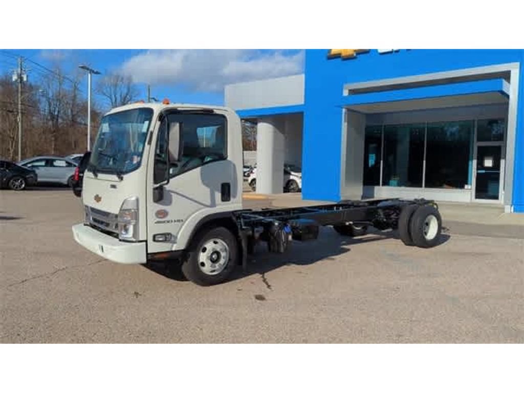 Used 2024 Chevrolet Low Cab Forward 4500 XD RWD image 34