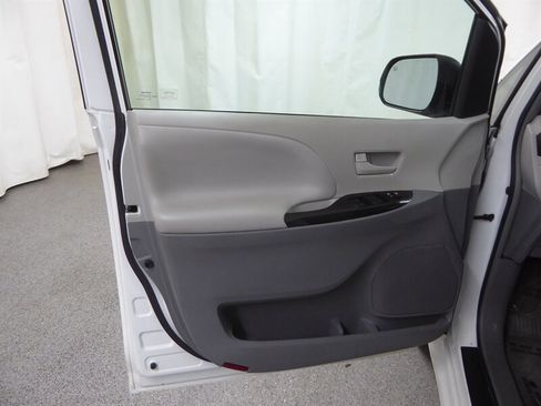 Used 2014 Toyota Sienna LE image 20