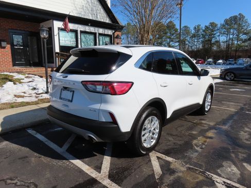 Used 2022 Ford Escape SE image 8