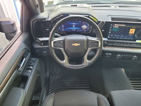 Used 2025 Chevrolet Silverado 2500 LT w/ Convenience Package AWD/4WD image 12