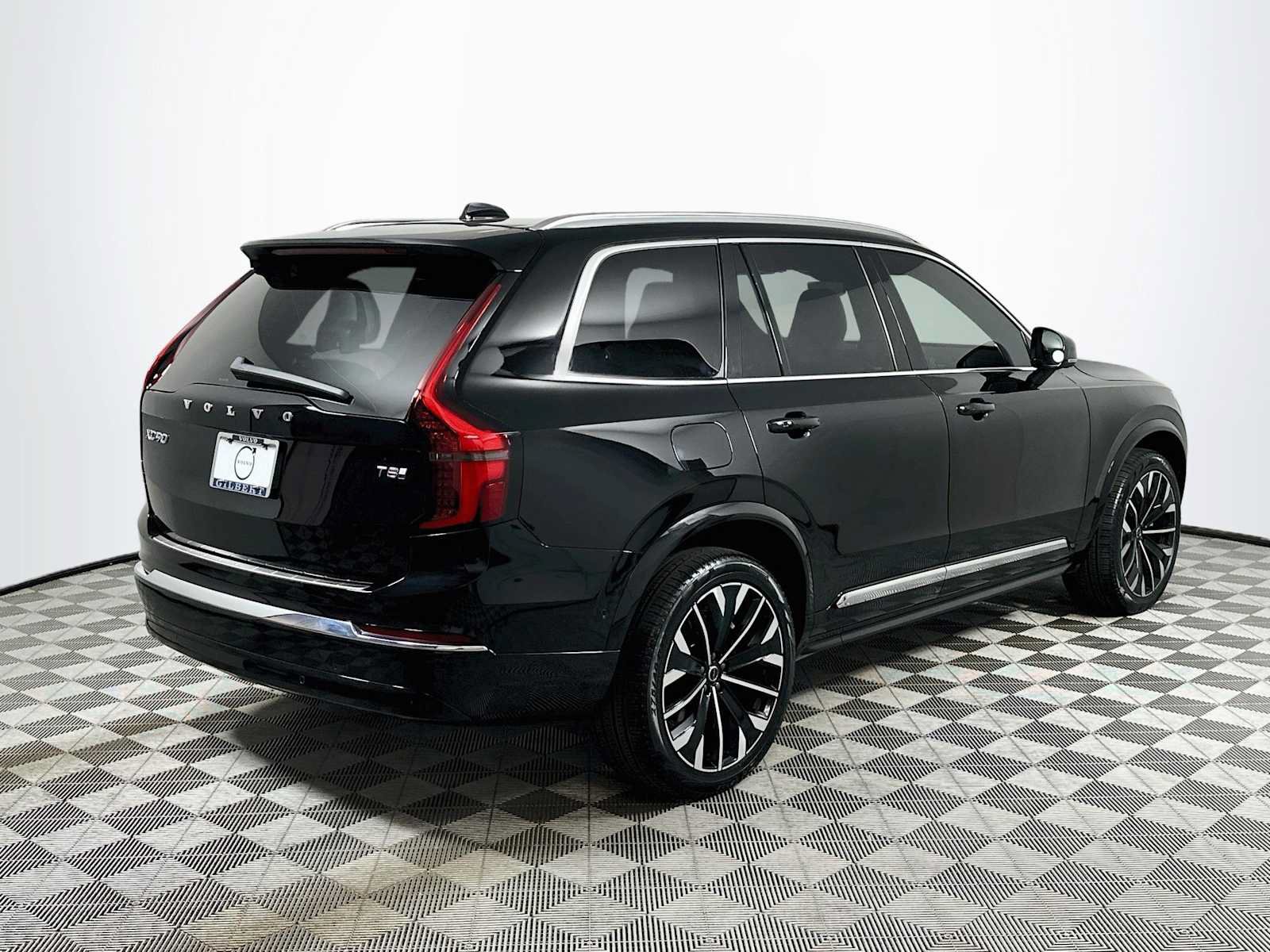 Used 2026 Volvo XC90 T8 Plus w/ Protection Package Premier AWD/4WD image 7