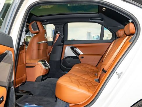 Used 2026 BMW 760i xDrive w/ Premium Package AWD/4WD image 22