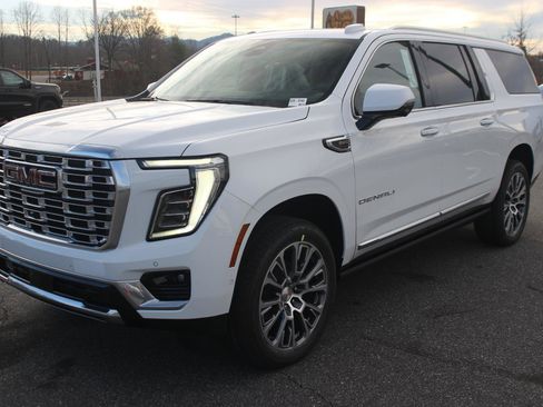 New 2026 GMC Yukon XL Denali image 3