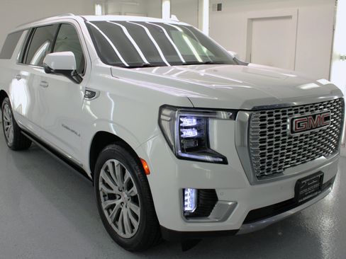 Used 2021 GMC Yukon XL Denali w/ Denali Ultimate Package image 11