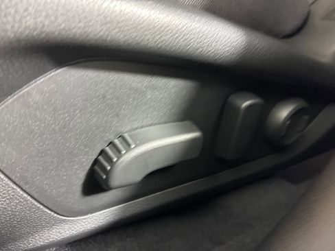 Used 2025 Subaru Crosstrek 2.0i Premium image 25