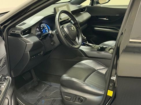 Used 2021 Toyota Venza LE image 8