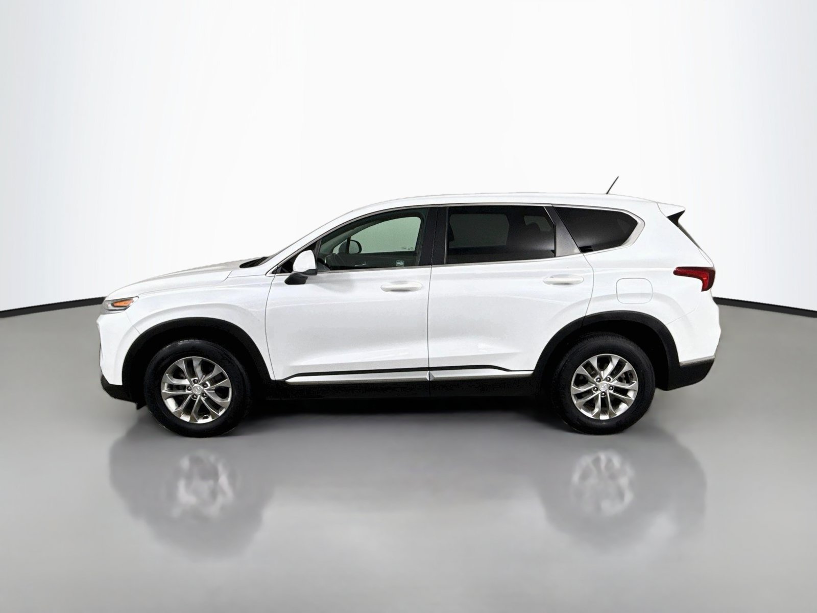 Used 2019 Hyundai Santa Fe SE AWD/4WD image 2