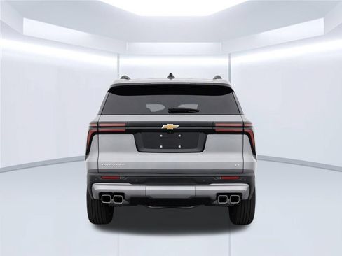 Used 2024 Chevrolet Traverse LT FWD image 8