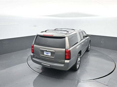 Used 2019 Chevrolet Suburban Premier w/ Premier Plus Edition image 27