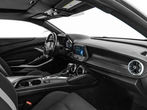 Used 2018 Chevrolet Camaro LT w/ RS Package image 8