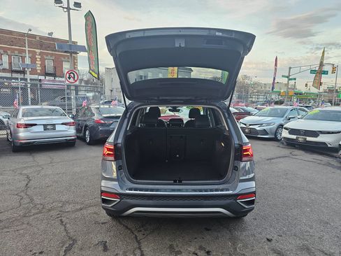 Used 2022 Volkswagen Taos SE w/ Panoramic Sunroof Package image 8