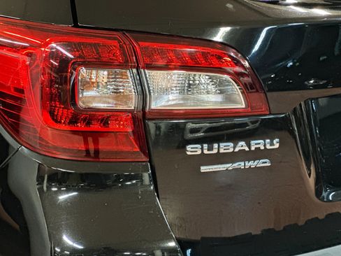 Used 2018 Subaru Outback 2.5i Premium image 25