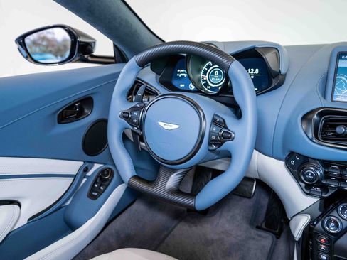 Used 2023 Aston Martin V8 Vantage Coupe RWD image 19