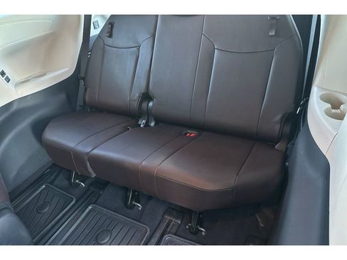 Certified 2023 Toyota Sienna Platinum image 17