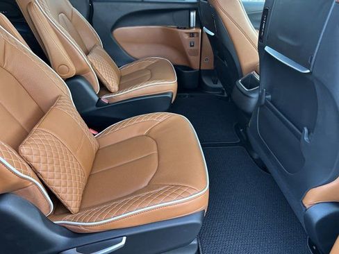 New 2026 Chrysler Pacifica Pinnacle image 15