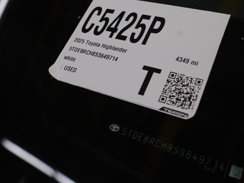 Used 2025 Toyota Highlander Platinum AWD/4WD image 33