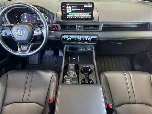 Used 2025 Honda Pilot TrailSport image 29