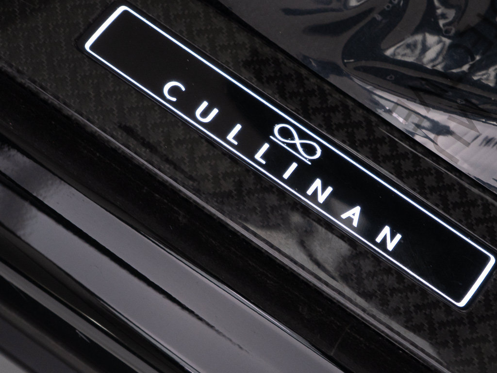 Certified 2022 Rolls-Royce Cullinan Black Badge w/ Dark Exterior Package AWD/4WD image 14