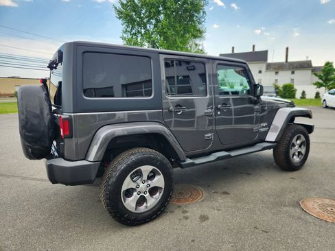 Used 2016 Jeep Wrangler Unlimited Sahara w/ Connectivity Group AWD/4WD image 15