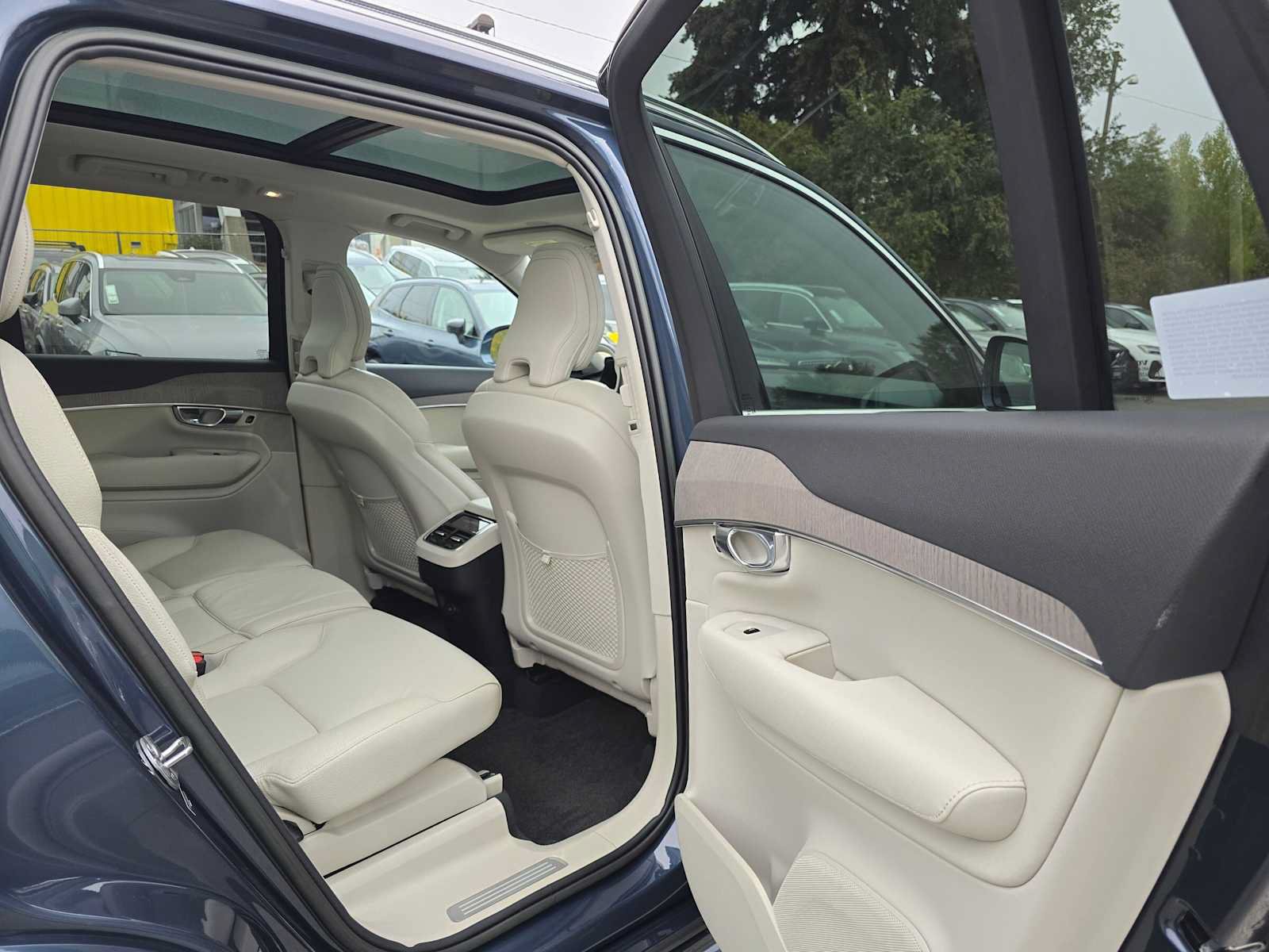 Certified 2023 Volvo XC90 B6 Plus w/ Protection Package Premier AWD/4WD image 14