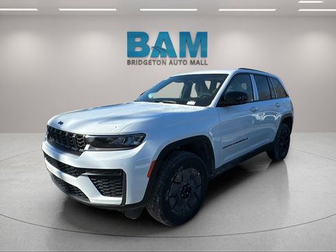 New 2026 Jeep Grand Cherokee Altitude image 3