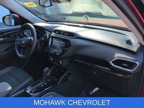 Certified 2021 Chevrolet TrailBlazer LT w/ Convenience Package FWD image 35