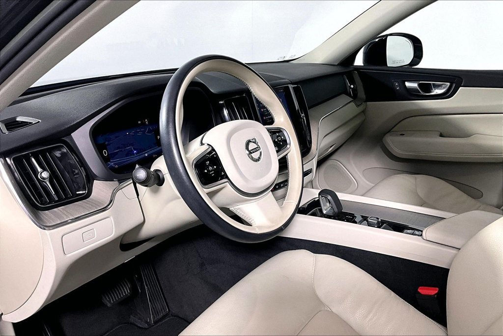 Used 2023 Volvo XC60 B5 Plus FWD image 13