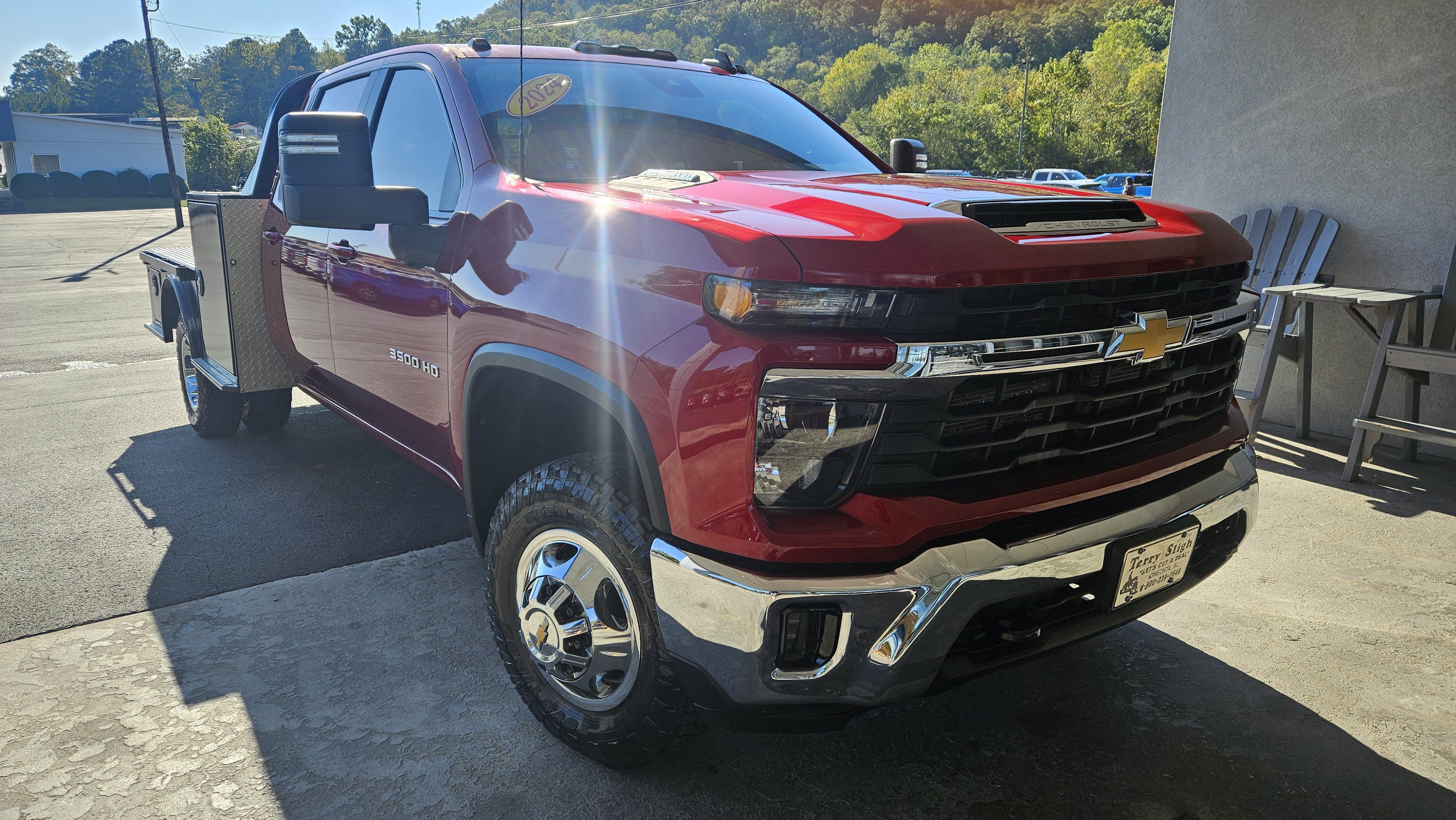 Used 2024 Chevrolet Silverado 3500 LT w/ Convenience Package AWD/4WD image 4