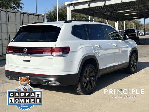 Used 2024 Volkswagen Atlas SE w/ Panoramic Sunroof Package image 11
