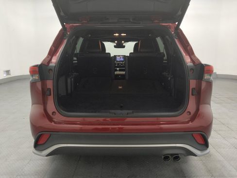 Used 2021 Toyota Highlander XSE FWD image 29