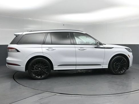Certified 2025 Lincoln Aviator Reserve w/ Equipment Group 201A AWD/4WD image 8
