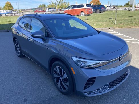 Used 2023 Volkswagen ID.4 Pro image 3