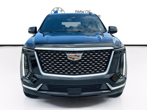 Used 2025 Cadillac Escalade ESV Luxury RWD image 2