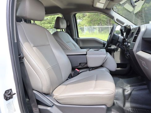 Used 2022 Ford F550 4x4 Crew Cab Super Duty w/ Power Equipment Group image 31