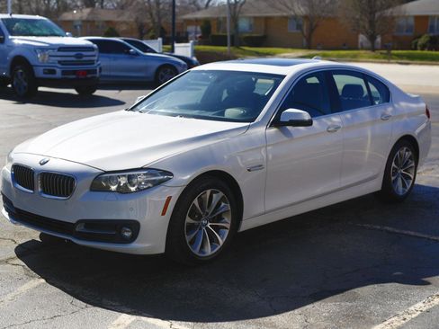 Used 2016 BMW 528i Sedan w/ Premium Package image 3