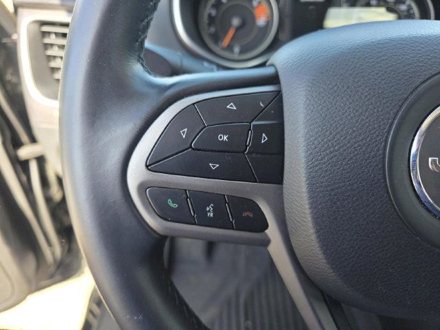 Used 2019 Jeep Cherokee Latitude Plus w/ Comfort/Convenience Group FWD image 19