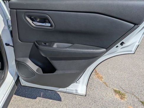 Used 2024 Nissan Rogue SV image 28