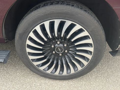 Used 2018 Lincoln Navigator Black Label w/ Cargo Package AWD/4WD image 40