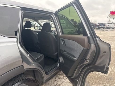 Used 2023 Nissan Rogue SV image 12