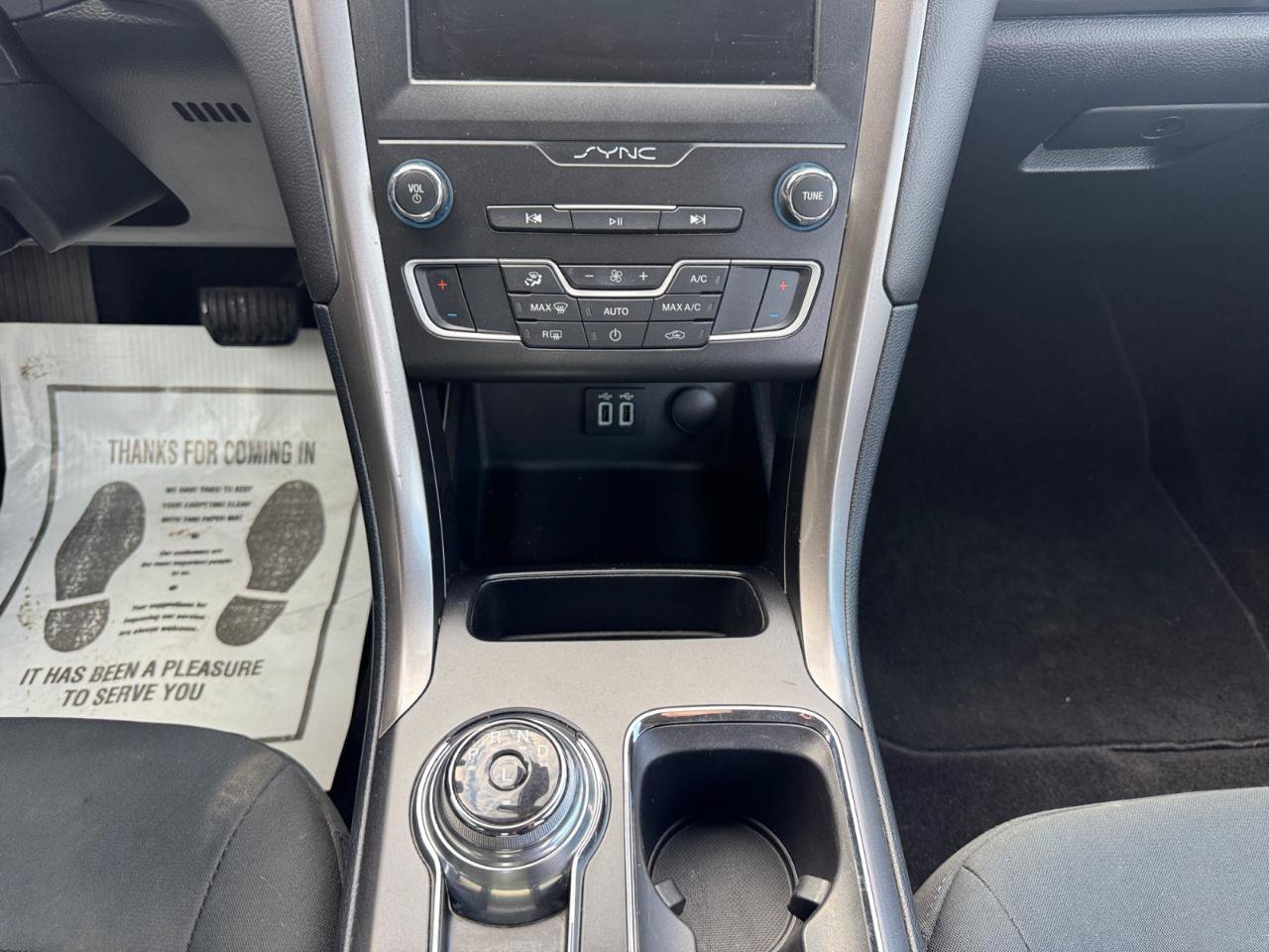 Used 2019 Ford Fusion SE FWD image 12