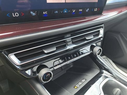 Used 2025 Chevrolet Traverse Z71 w/ Driver Confidence Package AWD/4WD image 17