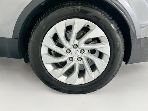 Certified 2025 Land Rover Discovery S AWD/4WD image 30
