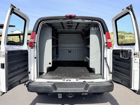 Used 2015 GMC Savana 2500 RWD image 4