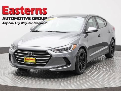 Used 2017 Hyundai Elantra SE w/ Cargo Package image 1