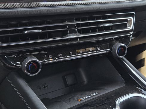 New 2026 Chevrolet Traverse High Country FWD image 13