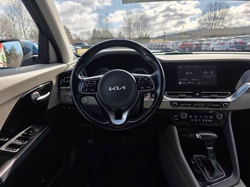Used 2022 Kia Niro LXS image 20