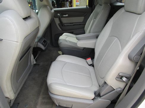 Used 2016 GMC Acadia SLT AWD/4WD image 16