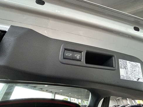 Used 2024 Toyota Venza LE image 43