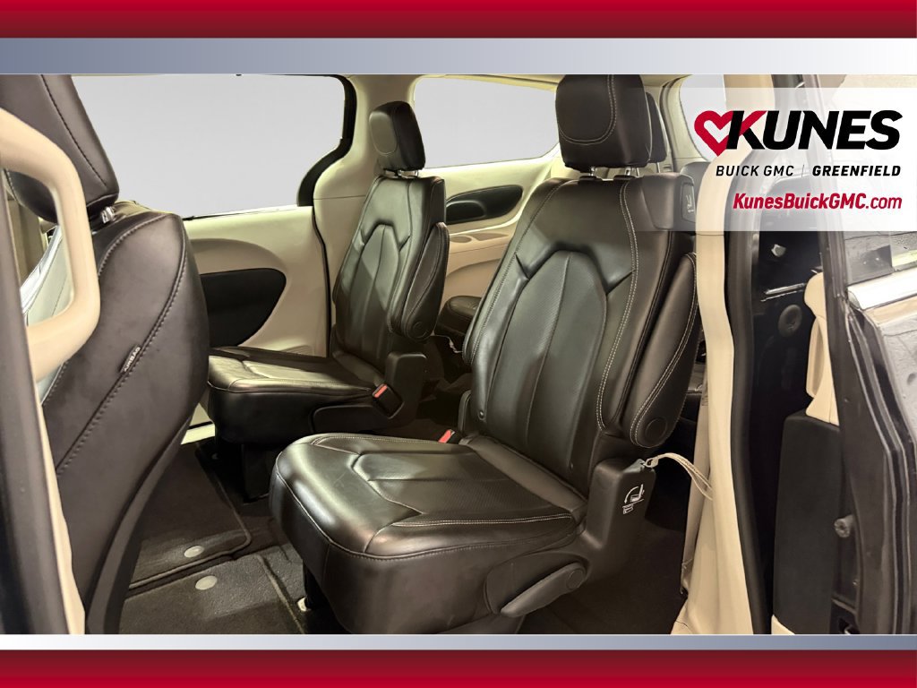 Used 2023 Chrysler Pacifica Touring-L FWD image 33